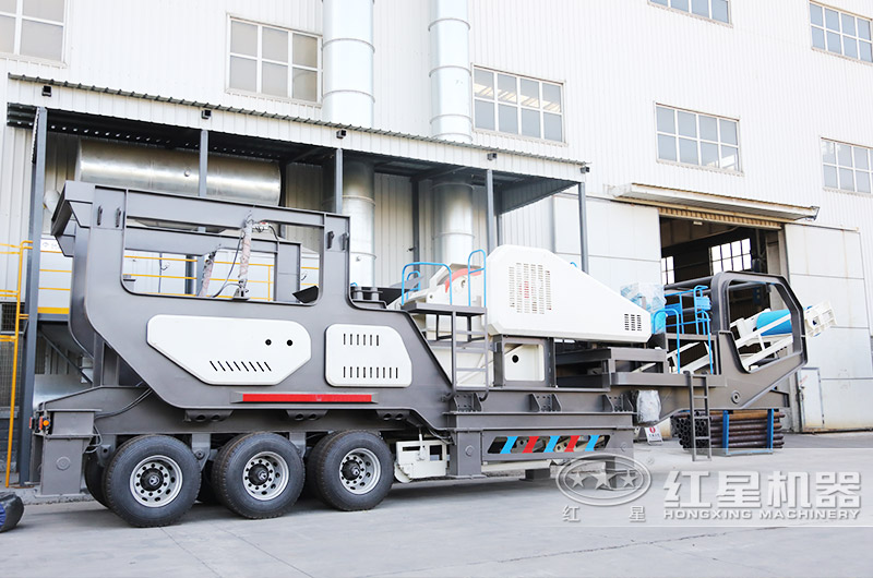新型移動(dòng)破碎機(jī)，輪胎式、半掛車牽引行駛