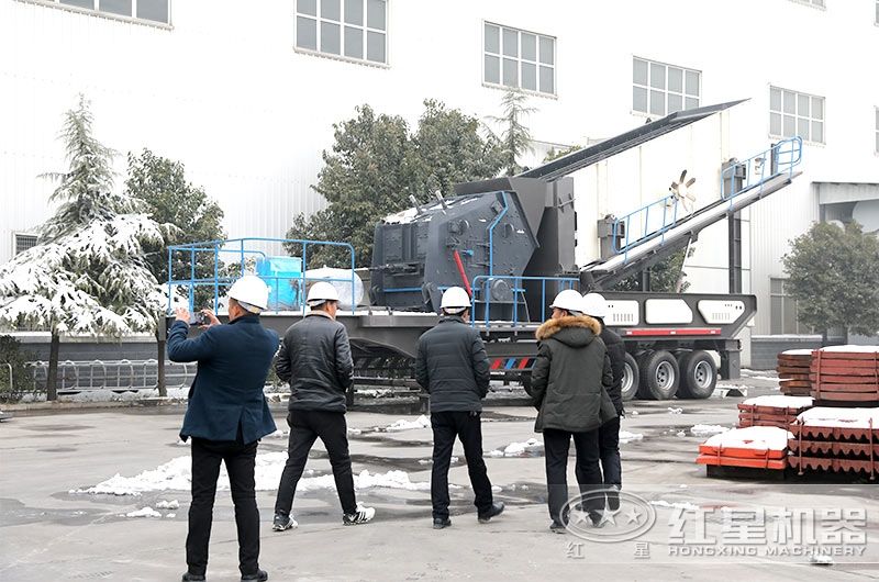 車載流動碎石機(jī)廠家價格實(shí)惠，客戶現(xiàn)場參觀